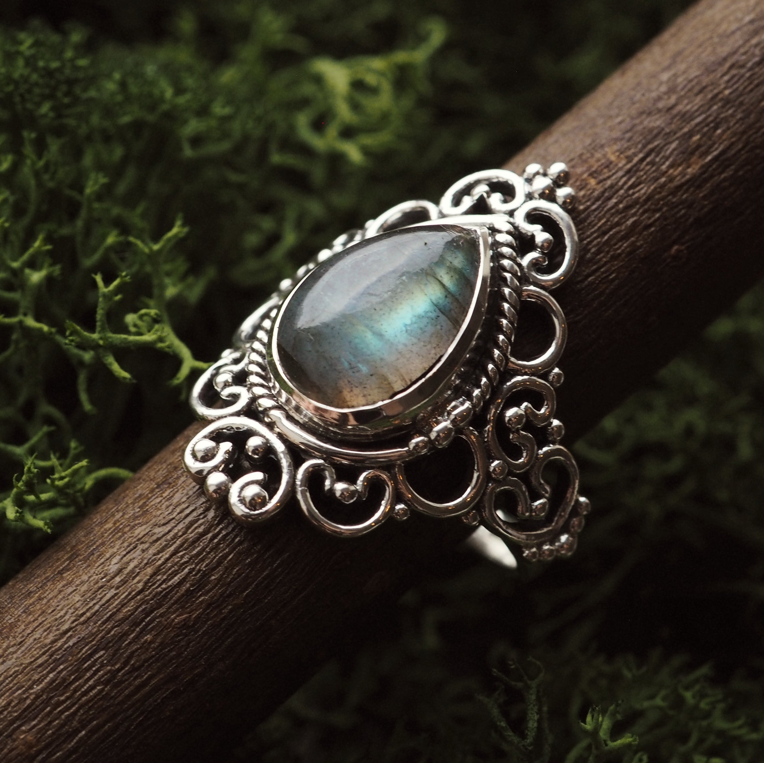 Silver on sale labradorite ring